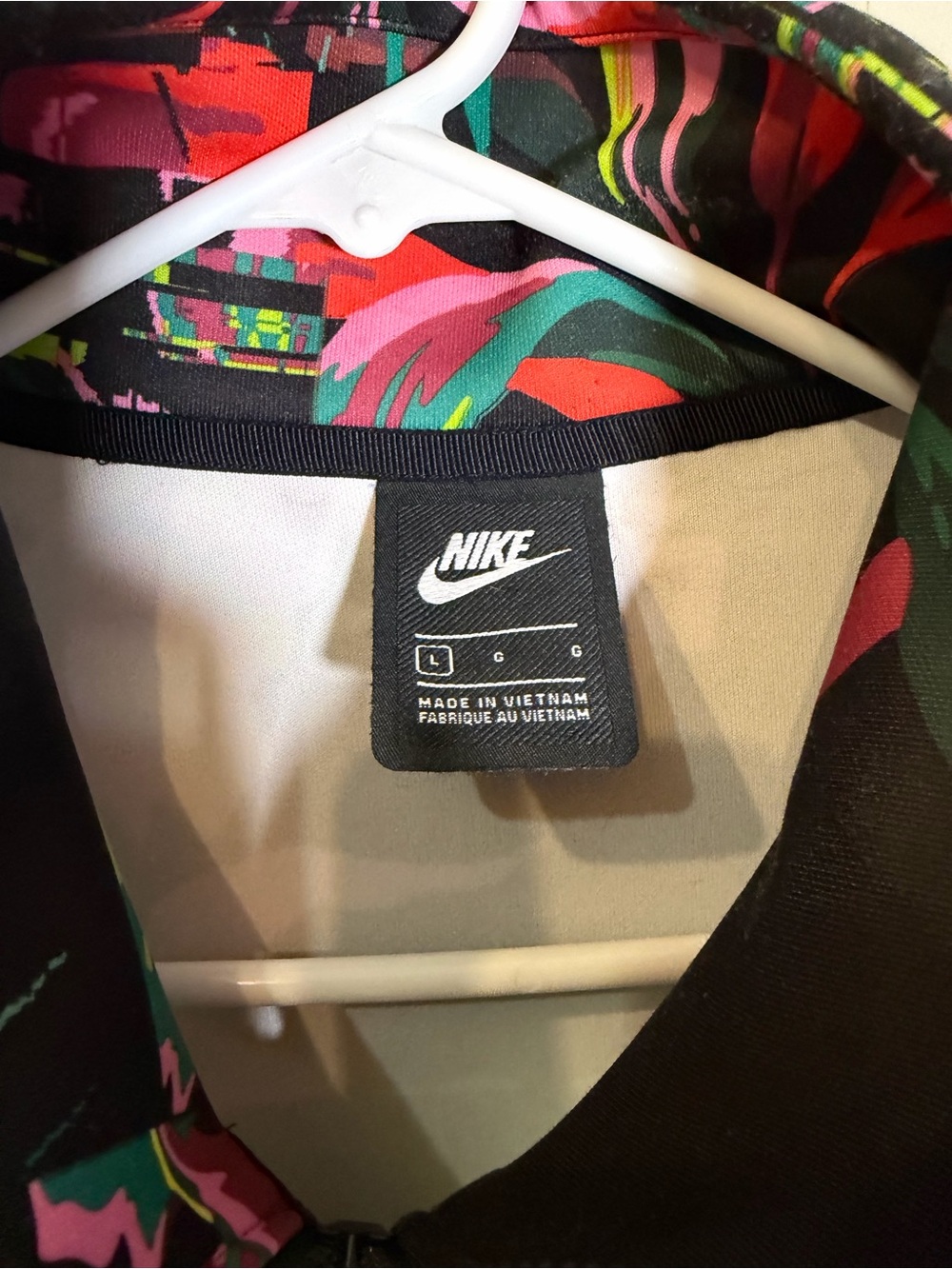 Nike Men’s Black Tropical Floral Track Jacket - Picture 4 of 4